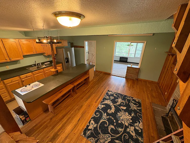 Kitchen/Dining Area