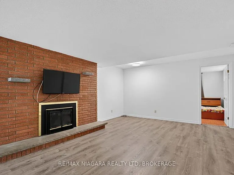 12 Sheppard Cres — Photo 19