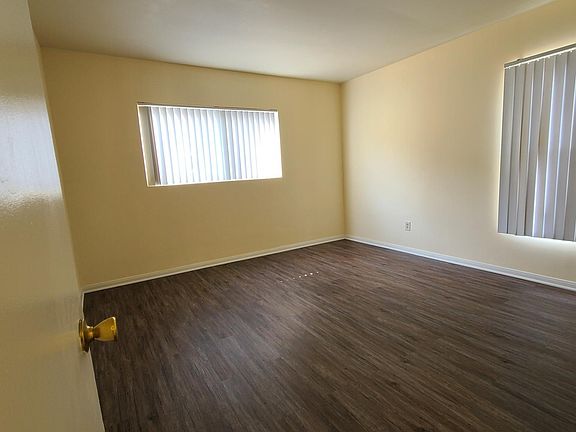 3rd image of 6634 Woodman Ave APT 4