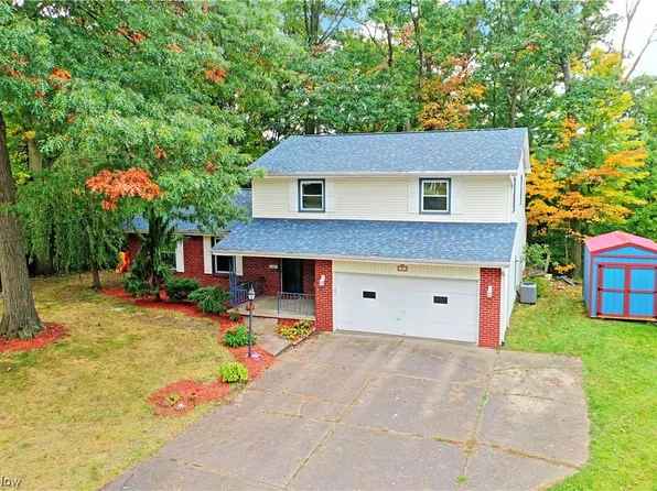 35 Hillside Dr, Girard, OH 44420