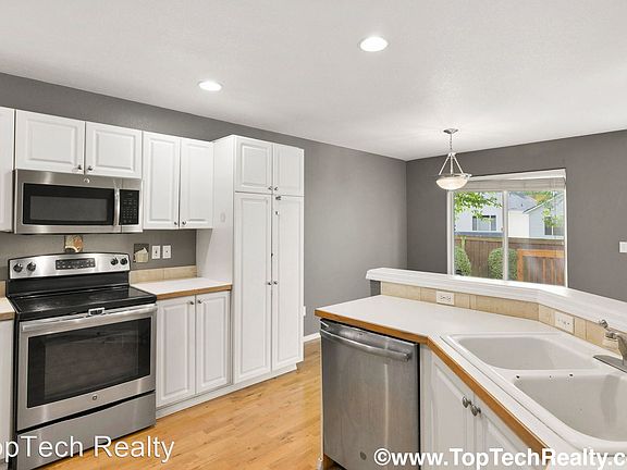 5th image of 5029 NE Schoeler Cir