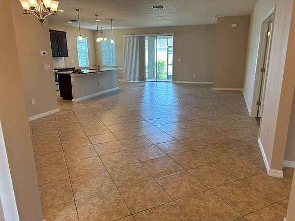 4th image of 3027 Oriole Dr