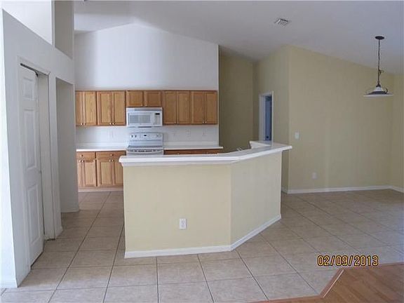 5th image of 117 SW Essex Dr