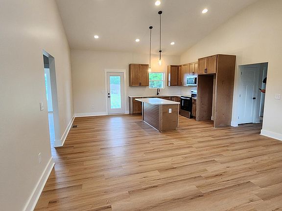 5th image of 435 Tremont Dr