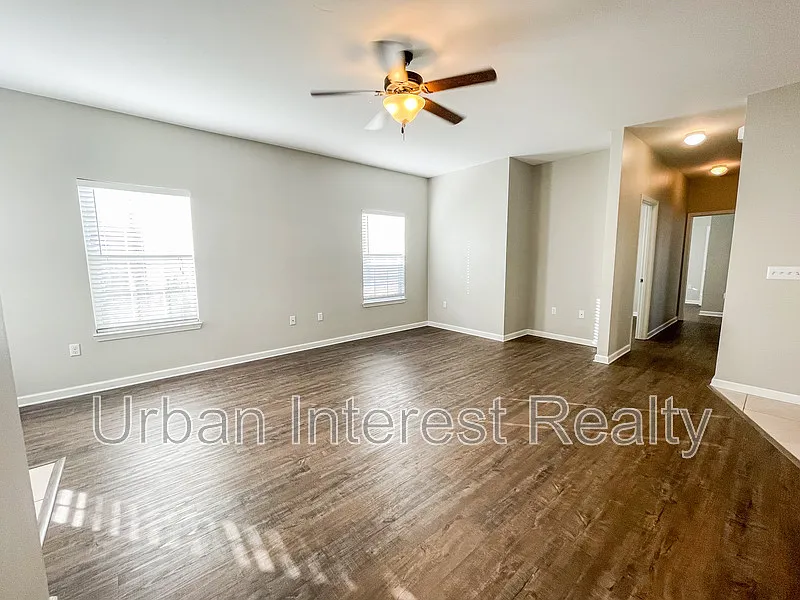 3 bed, 2.0 bath, 1204 sqft, $2,150 — Photo 2