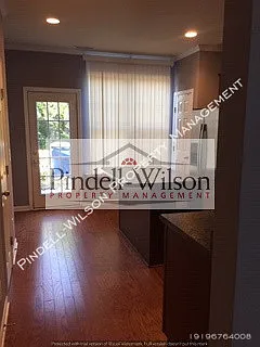 Beautiful North Raleigh Townhome — Photo 4