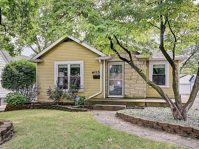 6015 Norwaldo Ave — Photo 1