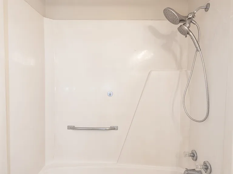 Shower-tub unit.