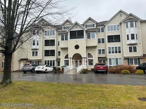 5 Village Cir, Stroudsburg, PA 18360