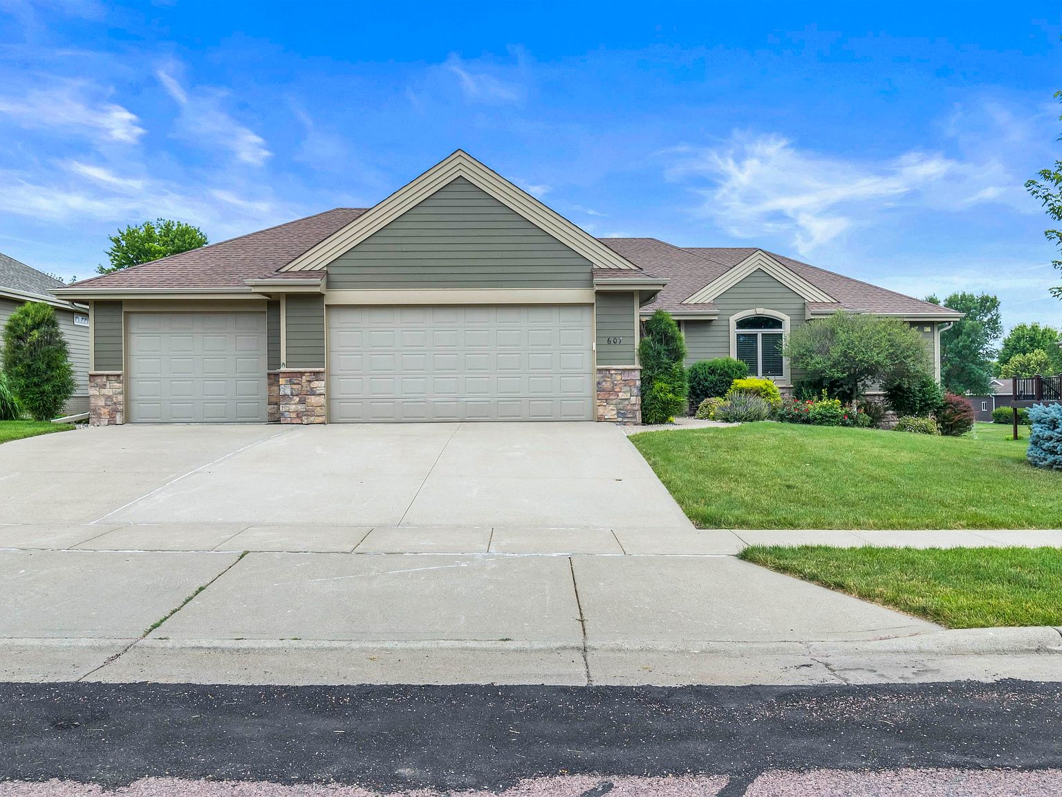 607 Applewood Dr, Yankton, SD 57078 MLS 115765 Zillow