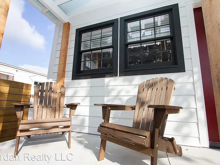 132 Romney St #A — Photo 2