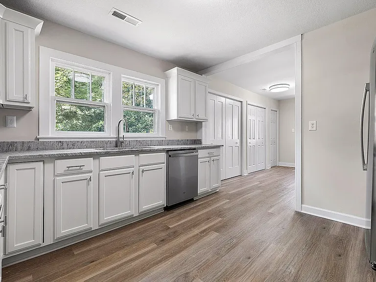 672 Lupton Dr — Photo 7