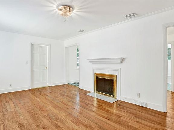 4th image of 309 Border Dr W