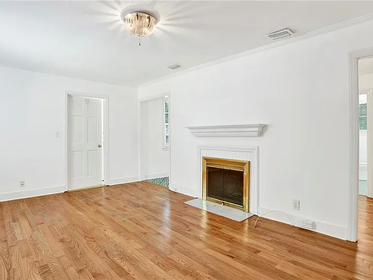 309 Border Dr W — Photo 4