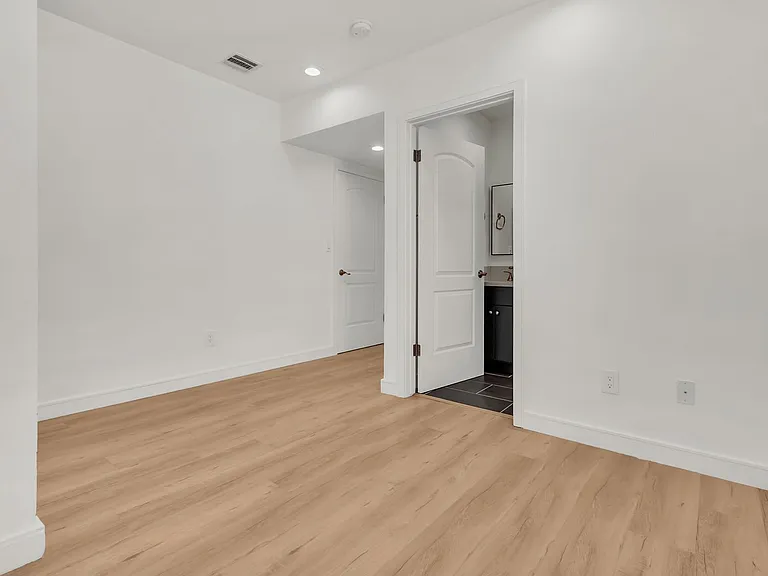 1846 S Curson Ave — Photo 25