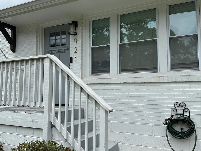 921 Bank St SE — Photo 4