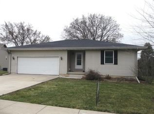 1233 Robin Rd, Dixon, IL 61021