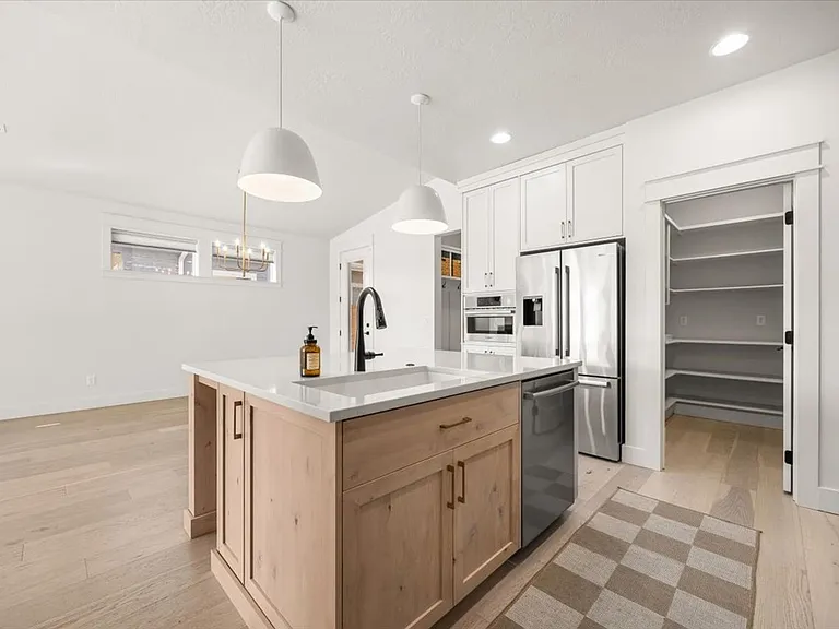 555 S Proctor Ln — Photo 14