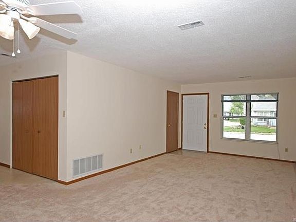 3rd image of 261 Highland Village Dr