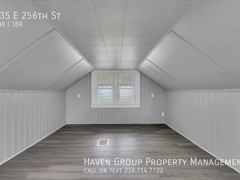 735 E 256th St — Photo 13