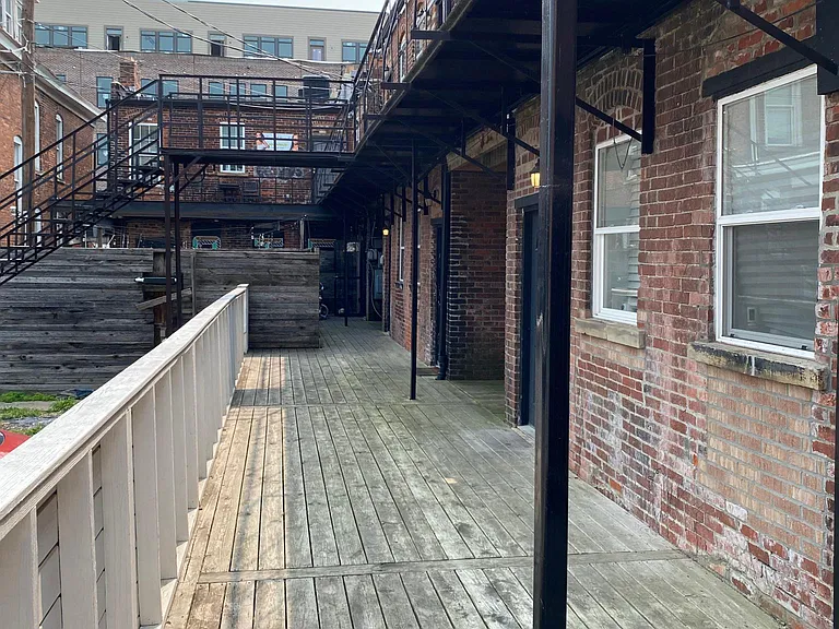 884 Oak St — Photo 29