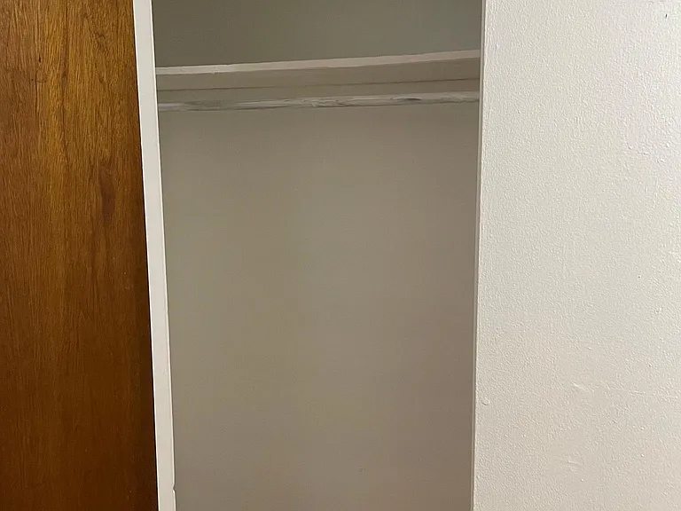 650 NE 42nd St #8 — Photo 14