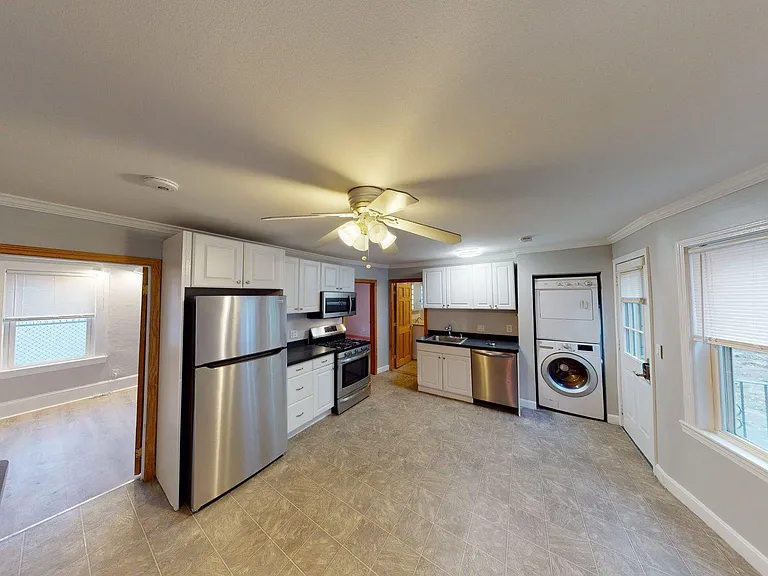 346 Chelsea St #2 — Photo 6