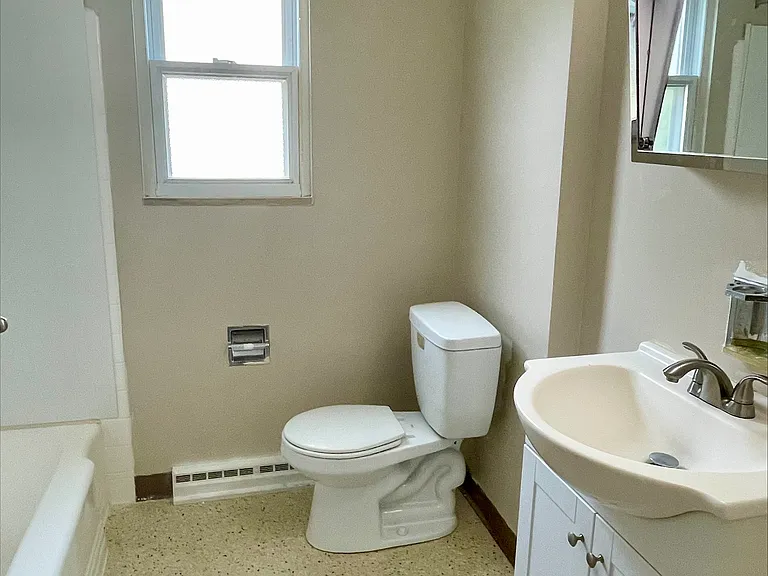 480 N Hawkins Ave — Photo 2