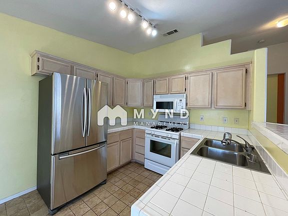 3rd image of 2110 Los Feliz St Unit 2049
