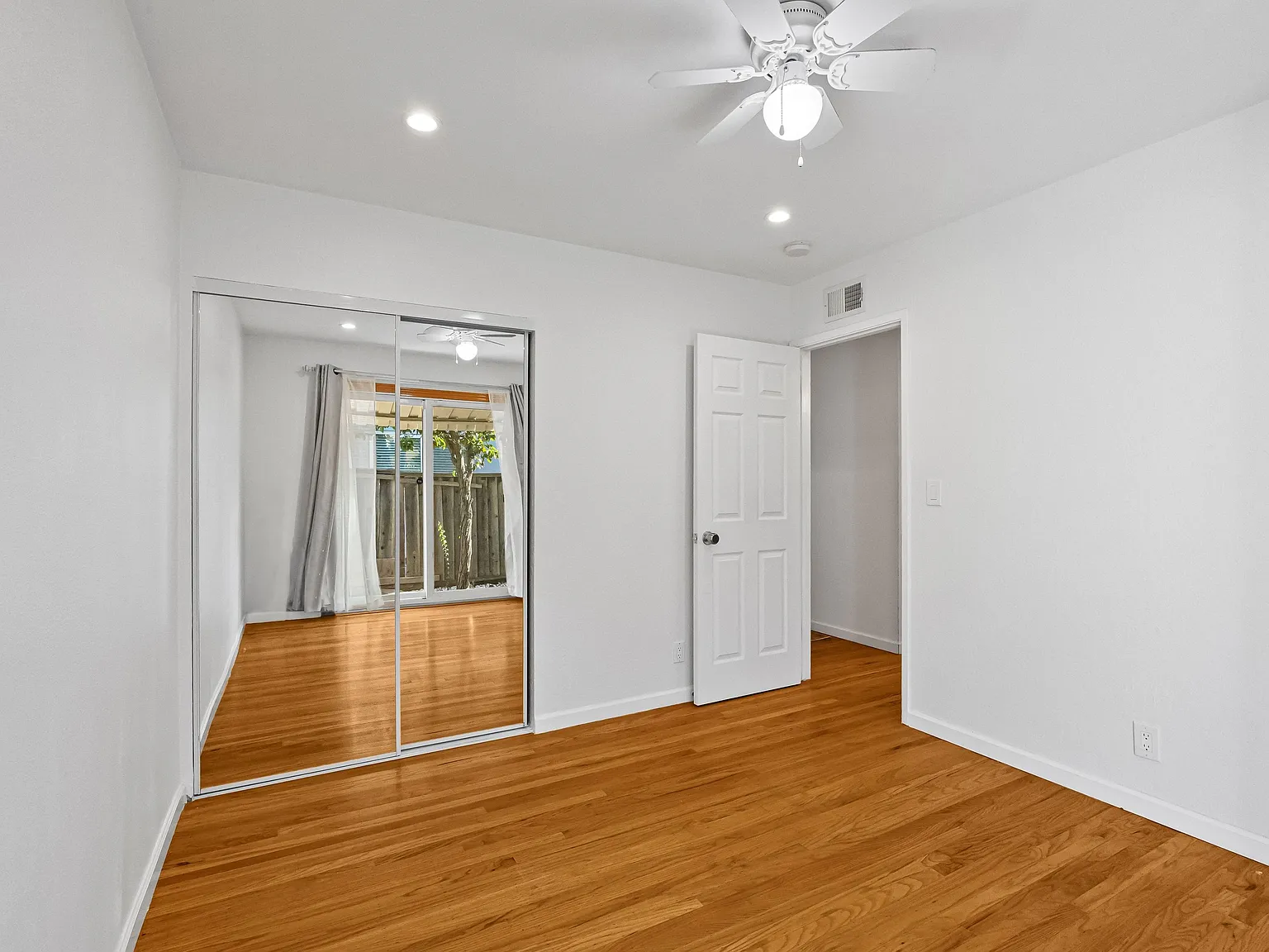 3 bed, 1300 sqft, $6,800 — Photo 4