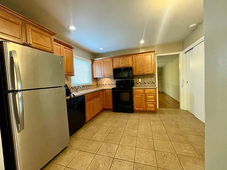 6340 Milhaven Dr — Photo 8