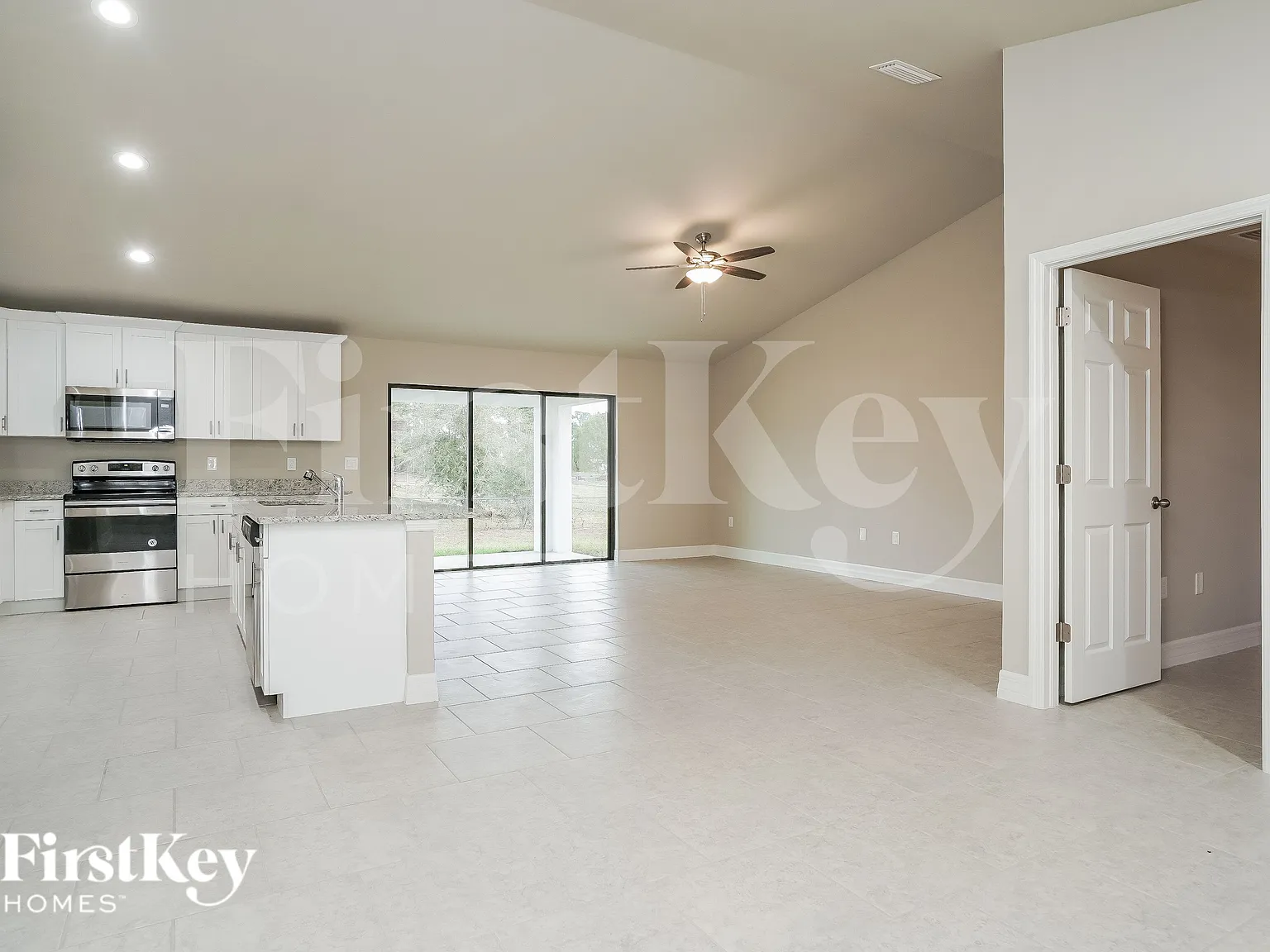 4 bed, 2.0 bath, 1672 sqft, $2,360 — Photo 2