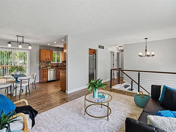 5th image of 463 Tamarach Dr