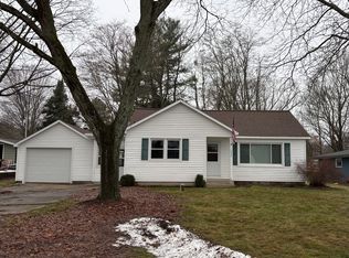 12828 S Sylvia St, Traverse City, MI 49684