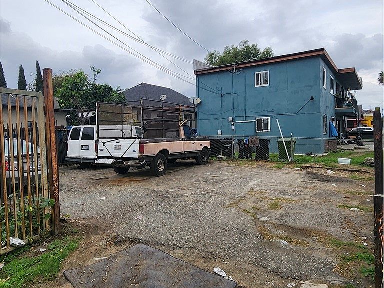Listing photo 5