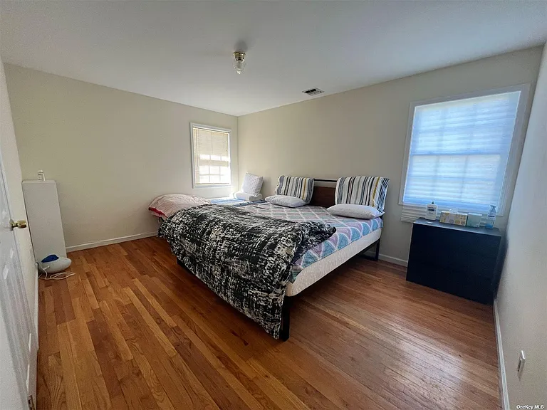 35 Willis Ave — Photo 12