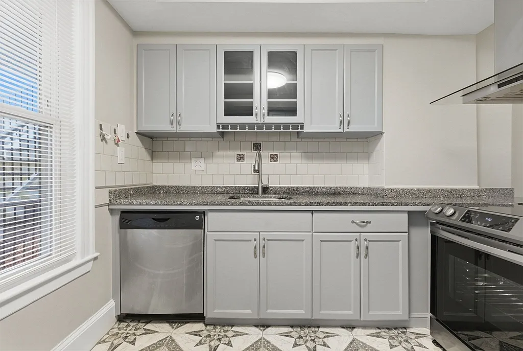 Building Photo - 20 Bennett St #1L