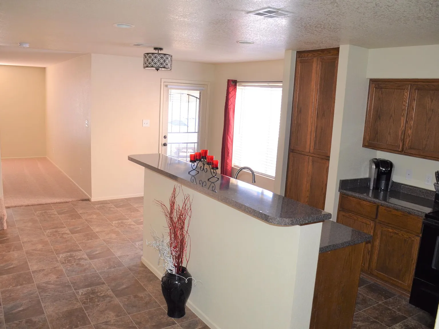 4 bed, 2.5 bath, 2115 sqft, $2,000 — Photo 3