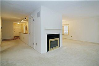 4th image of 1010 Essex Cir
