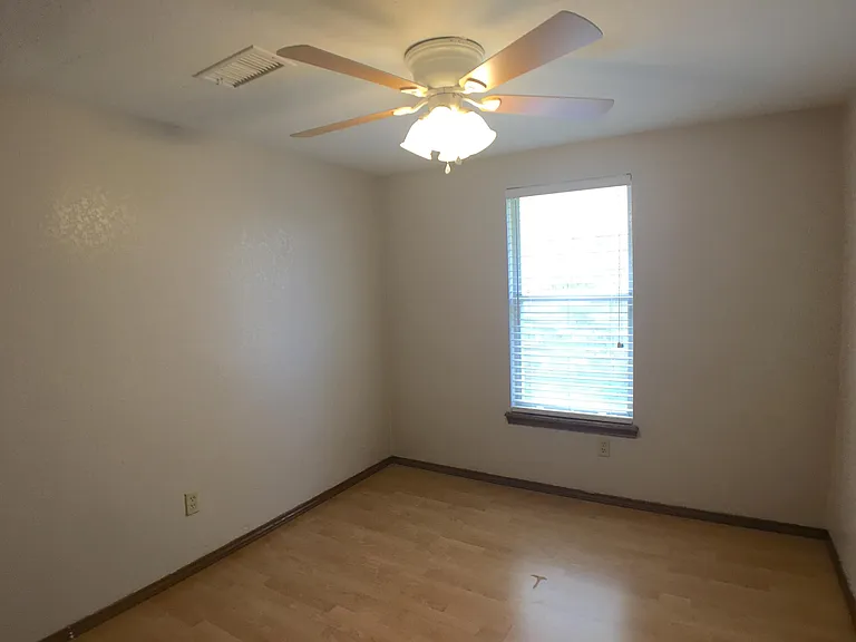 2135 Goodrich Dr — Photo 12
