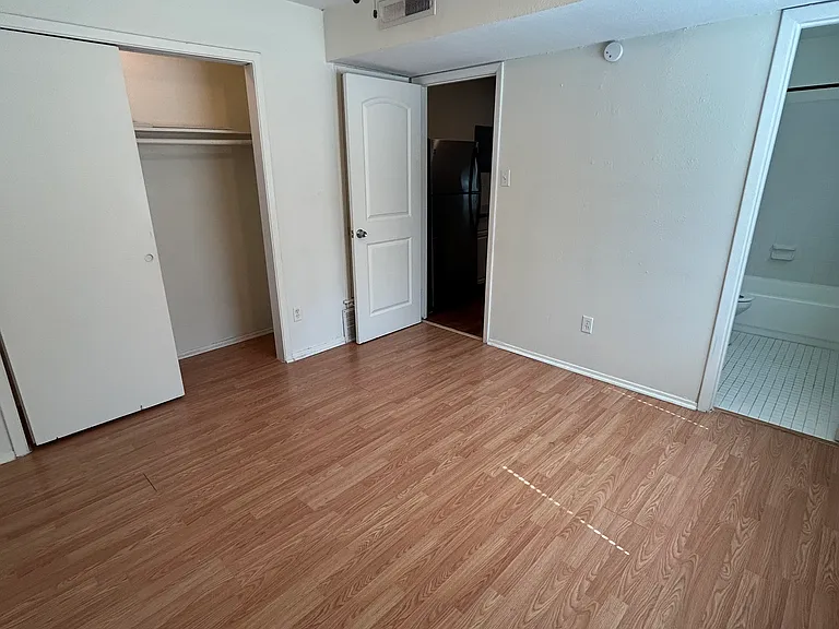 1106 W 22nd St #3 — Photo 7