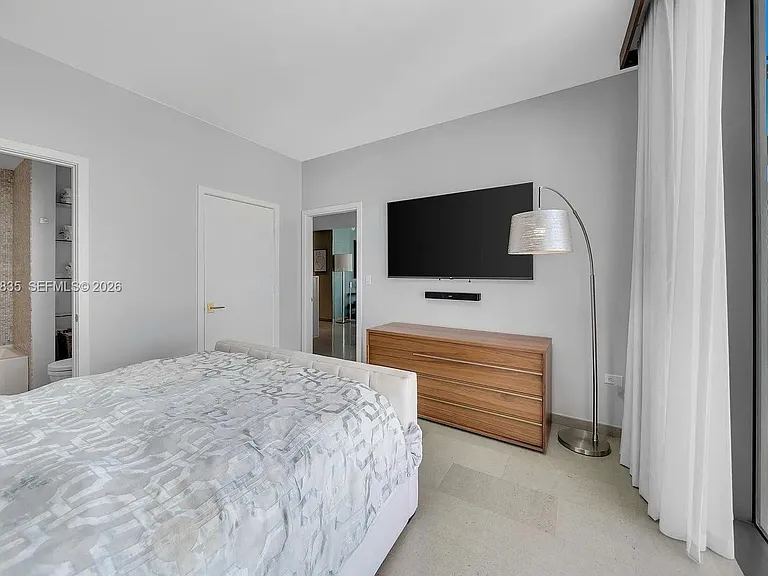 88 SW 7th St #1212 — Photo 11