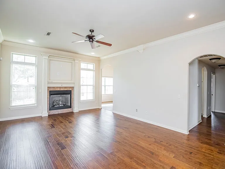 5319 Stockton Ave — Photo 4