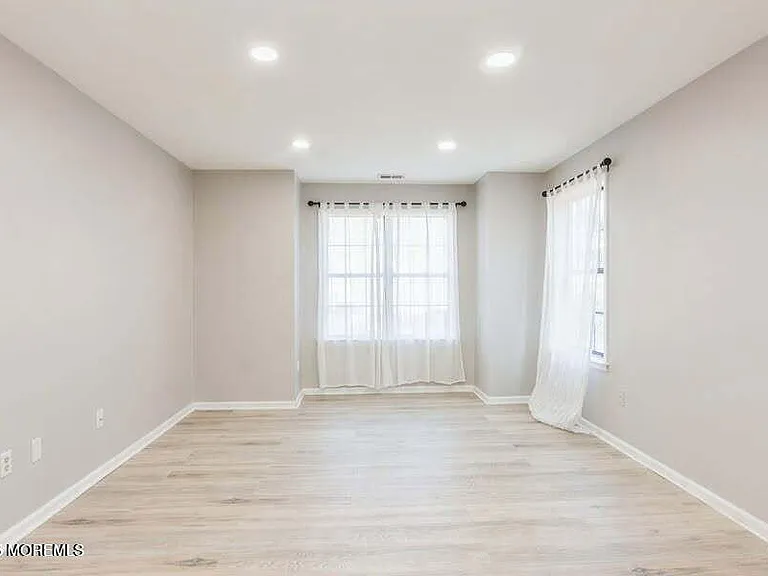 1101 Stoneridge Cir #1101 — Photo 9