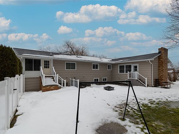 3rd image of 10 Nevins Rd