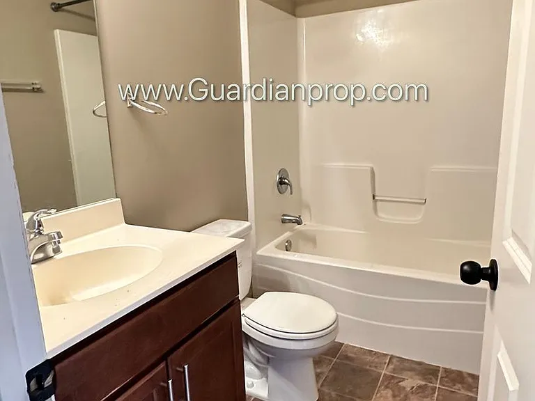11946 Emery Village Dr N — Photo 15
