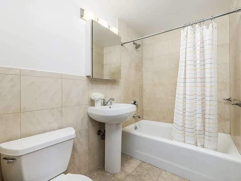 939 Union St #11 — Photo 14