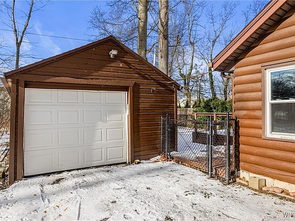 4th image of 3298 Greenway Rd