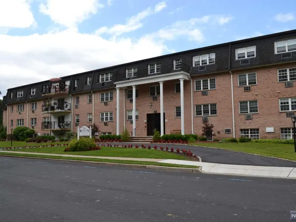 550 Fairview Ave APT 305, Westwood, NJ 07675
