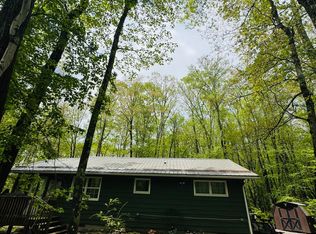 807 Woodland Ct, Lords Valley, PA 18428